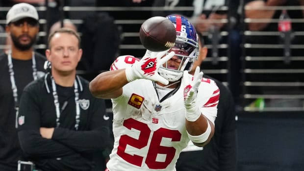 Nov 5, 2023; Paradise, Nevada, USA; New York Giants running back Saquon Barkley (26) looks to make a reception against the Las Vegas Raiders during the first quarter at Allegiant Stadium.