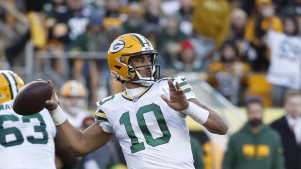 Nov 12, 2023; Pittsburgh, Pennsylvania, USA; Green Bay Packers quarterback Jordan Love (10) passes against the Pittsburgh Steelers during the fourth quarter at Acrisure Stadium. Pittsburgh won 23-19. Mandatory Credit: Charles LeClaire-USA TODAY Sports  
