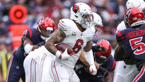 Arizona Cardinals running back James Conner (6) runs with the ball during the first quarter against the Houston Texans at NRG Stadium.
