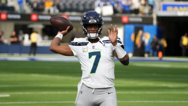 Seattle Seahawks quarterback Geno Smith (7) throws the ball during the game against the Los Angeles Rams at SoFi Stadium.