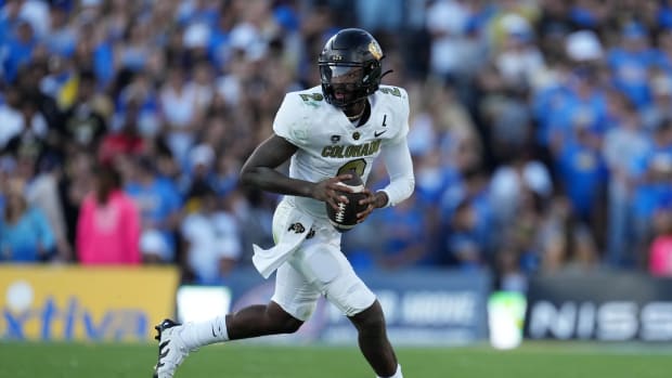 Colorado Buffaloes quarterback Shedeur Sanders (2) throws the ball against the UCLA Bruins in the first half at Rose Bowl