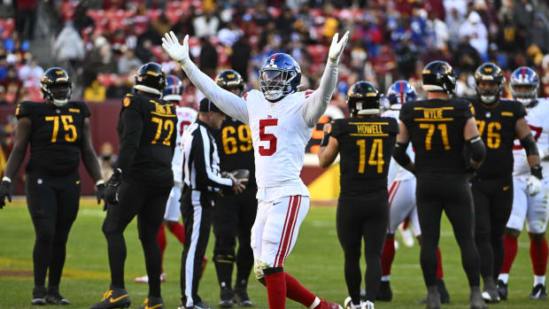 Nov 19, 2023; Landover, Maryland, USA; New York Giants linebacker Kayvon Thibodeaux (5) celebrate after a sack against the Washington Commanders during the second half at FedExField.