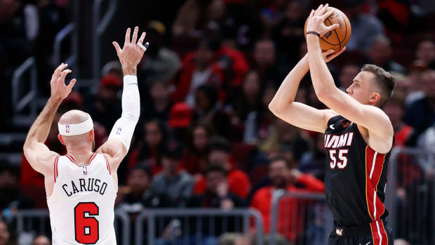 Miami Heat forward Duncan Robinson shoots against Chicago Bulls guard Alex Caruso