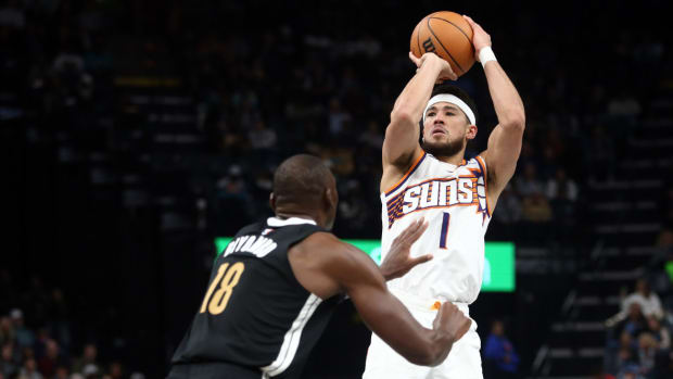 Phoenix Suns guard Devin Booker (1) shoots during the first half against the Memphis Grizzlies at FedExForum.
