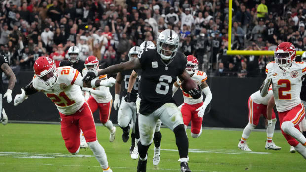 EmBEARassed: Las Vegas Raiders collapse in the Windy City - Sports  Illustrated Las Vegas Raiders News, Analysis and More