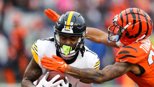Nov 26, 2023; Cincinnati, Ohio, USA; Pittsburgh Steelers wide receiver Diontae Johnson (18) makes the catch as Cincinnati Bengals cornerback DJ Turner II (20) defends during the first quarter at Paycor Stadium. Mandatory Credit: Joseph Maiorana-USA TODAY Sports  