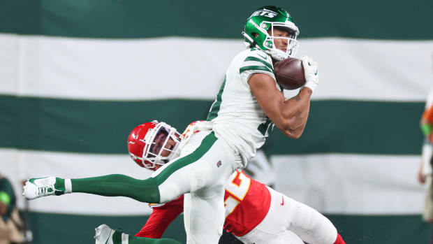 Oct 1, 2023; East Rutherford, New Jersey, USA; New York Jets wide receiver Allen Lazard (10) makes a catch as Kansas City Chiefs cornerback Trent McDuffie (22) defends during the first half at MetLife Stadium.