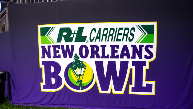 The New Orleans Bowl logo on a wall during the game.