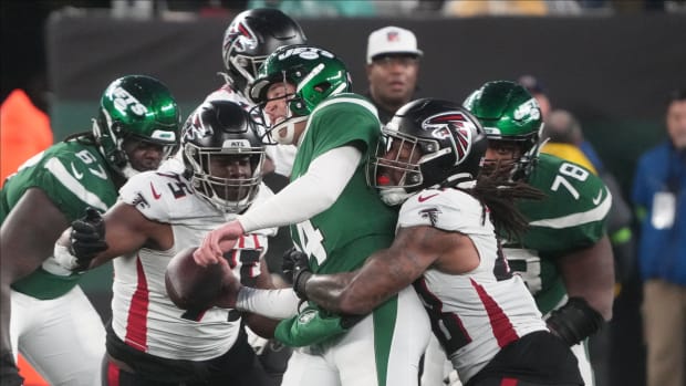 Jets' QB Trevor Siemian engulfed by the Falcons' defense