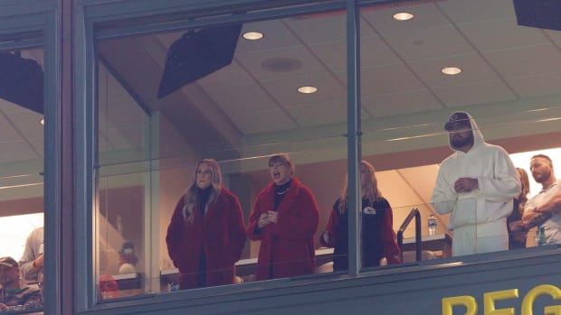  Dec 3, 2023; Green Bay, Wisconsin, USA; Taylor Swift, center, cheers during the third quarter of the game between the Kansas City Chiefs and Green Bay Packers at Lambeau Field.