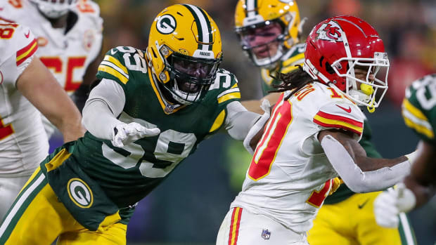 Packers linebacker De’Vondre Campbell (59) chases after Chiefs running back Isiah Pacheco.