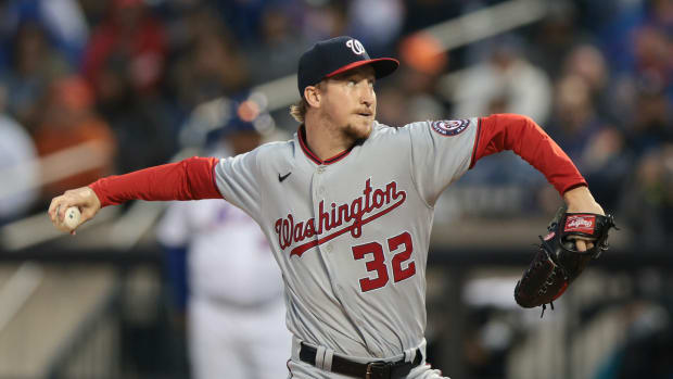 Oct 5, 2022; New York City, New York, USA; Washington Nationals starting pitcher Erick Fedde (32) delivers a pitch during the first inning against the New York Mets at Citi Field.