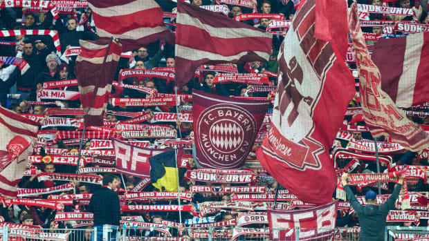 Fans del FC Bayern Munich en las gradas