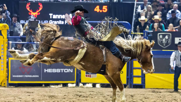 Tanner Aus in Round 2 of the 2023 Wrangler National Finals Rodeo.