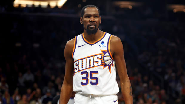 Phoenix Suns forward Kevin Durant (35) reacts during the first quarter of the game against the Brooklyn Nets at Footprint Center.