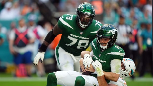Jets' QB Zach Wilson sacked by the Dolphins
