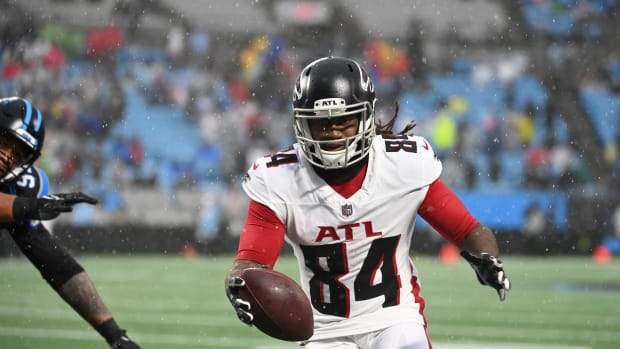 Atlanta Falcons running back Cordarrelle Patterson (84) runs for a touchdown in the second quarter at Bank of America Stadium.