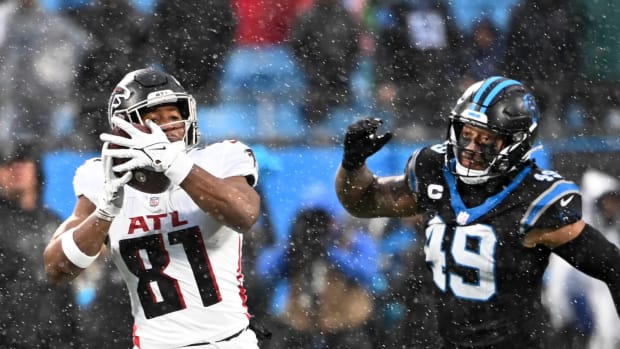 Atlanta Falcons tight end Jonnu Smith (81) catches the ball as Carolina Panthers linebacker Frankie Luvu (49) defends in the second quarter at Bank of America Stadium.