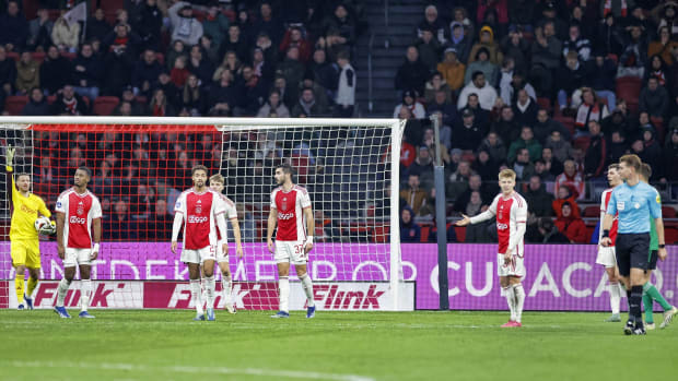 Ajax sufre un caída significativa