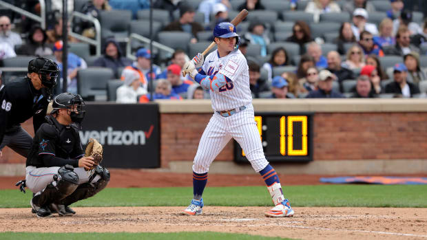 Mets first baseman Pete Alonso (20) awaits a pitch with ten seconds on the pitch clock remaining.