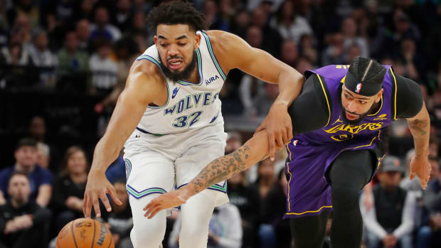 Karl-Anthony Towns and Anthony Davis battle for loose ball