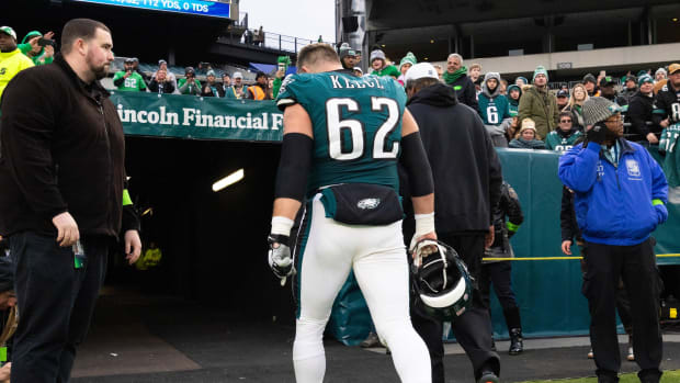 Jason Kelce leaves the field after the Philadelphia Eagles lost for the fourth time in their last five games, this time to the three-win Arizona Cardinals in Week 17.