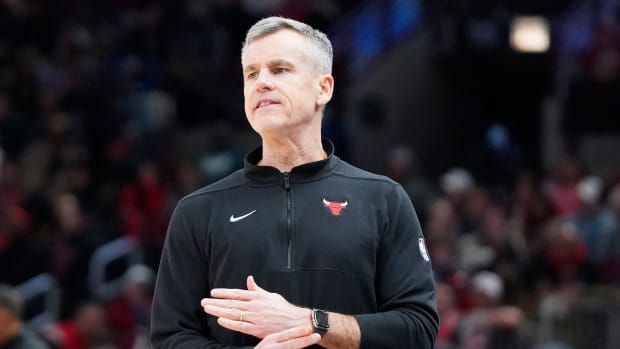 Dec 26, 2023; Chicago, Illinois, USA; Chicago Bulls head coach Billy Donovan gestures to his team during the first quarter at United Center. Mandatory Credit: David Banks-USA TODAY Sports
