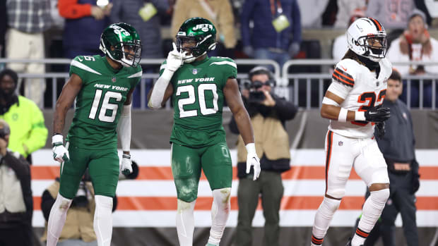 Jets' RB Breece Hall celebrates after scoring a touchdown vs. Cleveland on Thursday Night Football