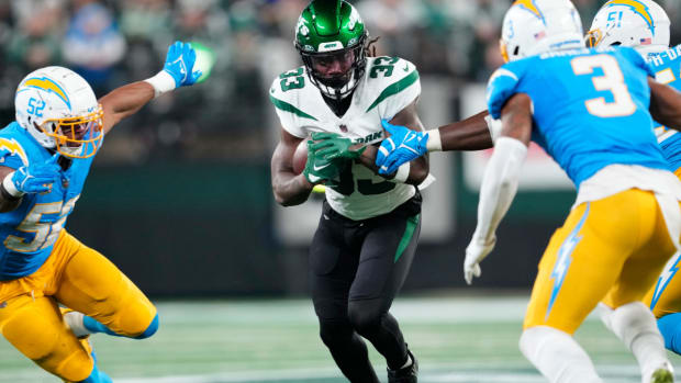 New York, NY, US; New York Jets running back Dalvin Cook (33) runs the ball against the Los Angeles Chargers defense, at MetLife Stadium, Monday, November 6, 2023.  