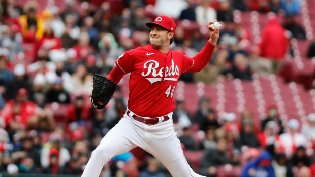 Cincinnati Reds starting pitcher Nick Lodolo (40) delivers in the first inning during a baseball game between the Chicago White Sox and the Cincinnati Reds, Saturday, May 6, 2023, at Great American Ball Park in Cincinnati.  