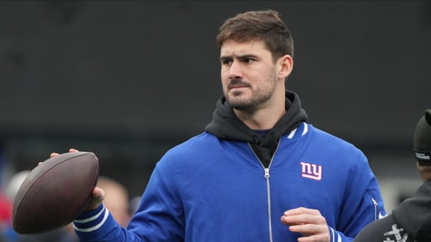 East Rutherford, NJ December 31, 2023 -- Giants quarterback Daniel Jones on the field during pre-game warm-ups. The New York Giants host the Los Angeles Rams on December 31, 2023, at MetLife Stadium in East Rutherford, NJ.