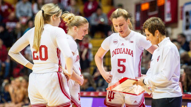 Indiana Head Coach Teri Moren instructs Julianna LaMendola (20), Lexus Bargesser (1) and Lexus Bargesser (5) during the second half of the Indiana versus Michigan women's basketball game on Thursday, Jan. 4, 2024.