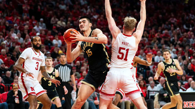 Purdue center Zach Edey drives against Nebraska forward Rienk Mast during the second half at Pinnacle Bank Arena in Lincoln. (Jan 9, 2024)