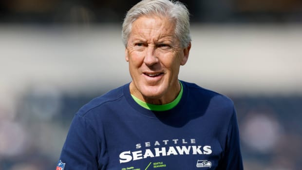 INGLEWOOD, CA - NOVEMBER 19: Seattle Seahawks head coach Pete Carroll walks on the field prior to an NFL, American Football Herren, USA regular season game between the Seattle Seahawks and the Los Angeles Rams on November 19, 2023, at SoFi Stadium in Inglewood, CA. (Photo by Brandon Sloter/Icon Sportswire) NFL: NOV 19 Seahawks at Rams EDITORIAL USE ONLY Icon231119030  