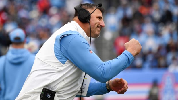 Mike Vrabel pumps his fist