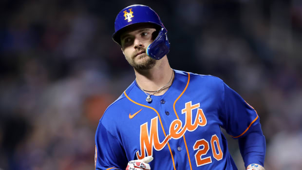 Mets first baseman Pete Alonso runs to the dugout after hitting a flyout.