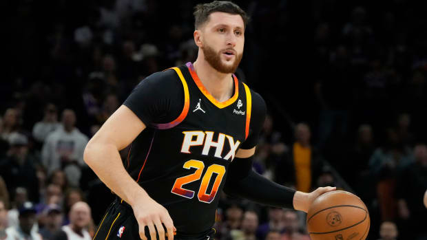 Phoenix Suns center Jusuf Nurkic (20) drives against the New York Knicks in the first half at Footprint Center.
