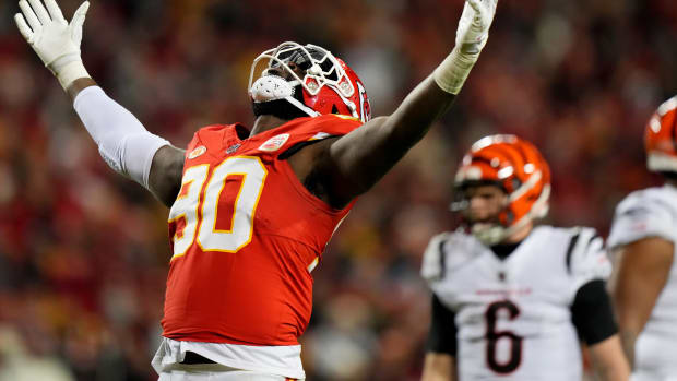 Kansas City Chiefs defensive end Charles Omenihu (90) celebrates a sack of Cincinnati Bengals quarterback Jake Browning (6), background, in the fourth quarter during a Week 17 NFL football game between the Cincinnati Bengals and the Kansas City Chiefs, Sunday, Dec. 31, 2023, at GEHA Field at Arrowhead Stadium in Kansas City, Mo. The Kansas City Chiefs won, 25-17.