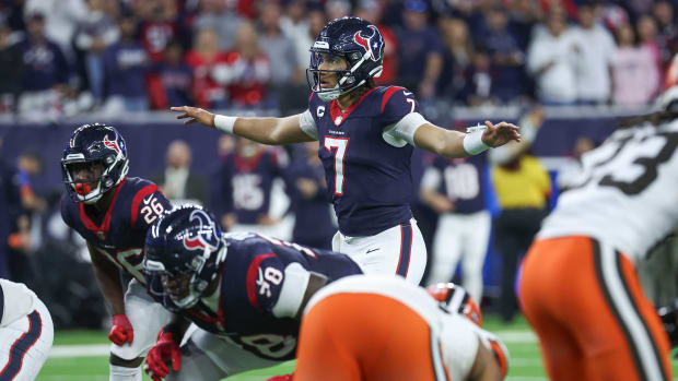 Houston Texans QB C.J. Stroud (No. 7) quiets the huddle before a snap against the Cleveland Browns at NRG Stadium