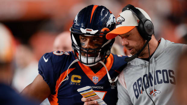 Broncos quarterback Russell Wilson (3) talks with quarterbacks coach Klint Kubiak