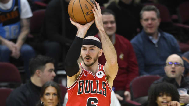 Chicago Bulls guard Alex Caruso (6) shoots in the fourth quarter against the Cleveland Cavaliers at Rocket Mortgage FieldHouse.