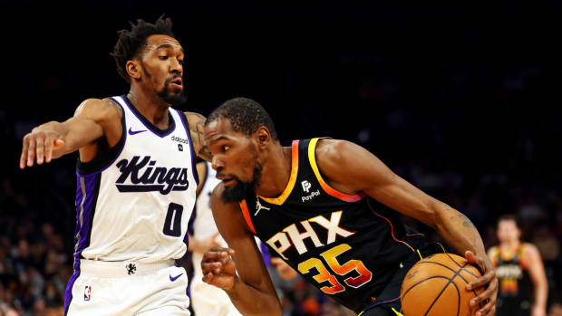 Phoenix Suns forward Kevin Durant (35) drives to the basket against Sacramento Kings guard Malik Monk (0) during the second quarter at Footprint Center.