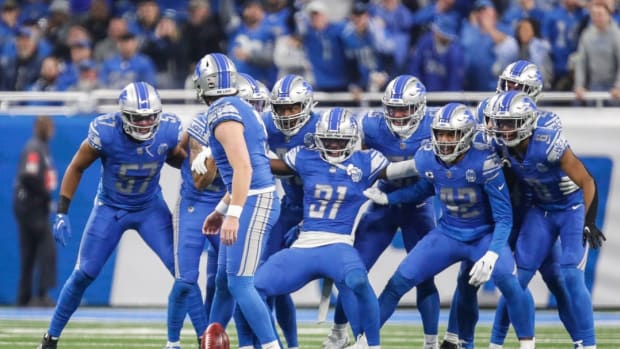 Detroit Lions special teams prepares for kickoff against the Los Angeles Rams.