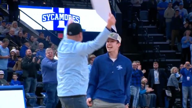 Indiana State fan celebrates after winning $10,000