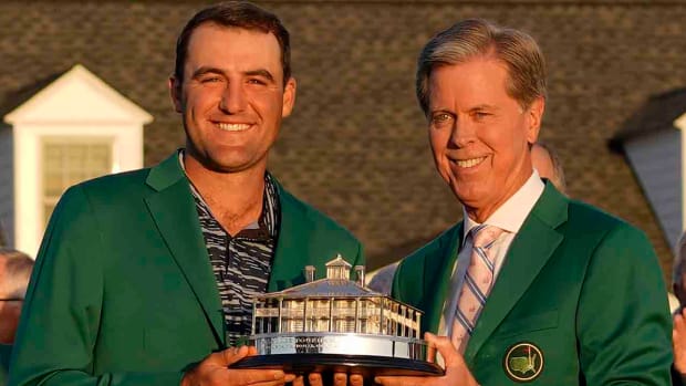Augusta National Chairman Fred Ridley poses with 2022 Masters champion Scottie Scheffler.