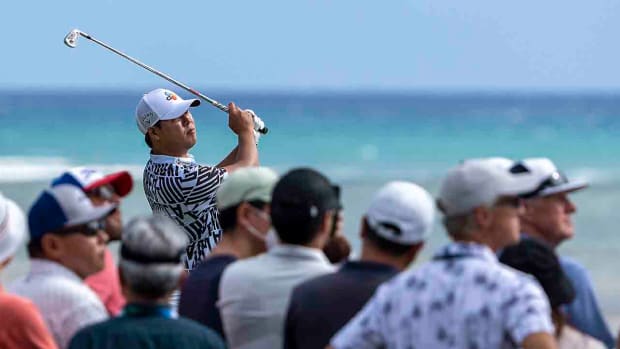 Si Woo Kim hits his tee shot on the 17th hole during the final round of the 2023 Sony Open in Hawaii at Waialae Country Club.