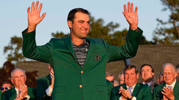 Scottie Scheffler poses with the green jacket after winning the 2022 Masters.