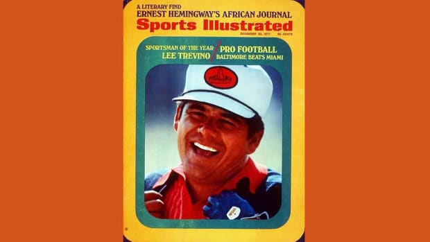 Lee Trevino is on the cover of Sports Illustrated, winner of the 1971 Sportsman of the Year award.