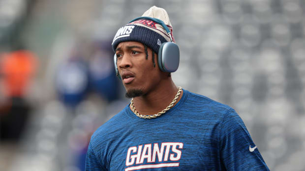 Oct 22, 2023; East Rutherford, New Jersey, USA; New York Giants safety Isaiah Simmons (19) warms up before the game against the Washington Commanders at MetLife Stadium.