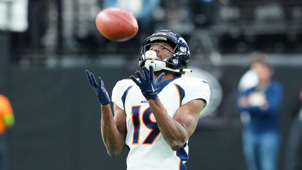 Denver Broncos wide receiver Marvin Mims Jr. (19) warms up before a game against the Las Vegas Raiders at Allegiant Stadium.